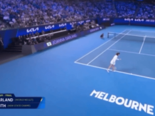 开云中国-【多图回顾】澳网有自己的“全明星” ：杰伦上演一动不动、辛纳阿卡观赛化身表情帝