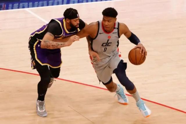 开云官网-奇才主帅：八村垒有机会首发 他现在变得更强了